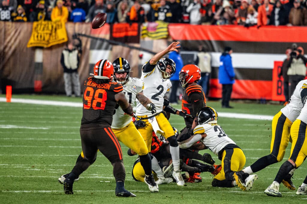 An action shot of several players from the Cleveland Browns and the Pittsburgh Steelers.